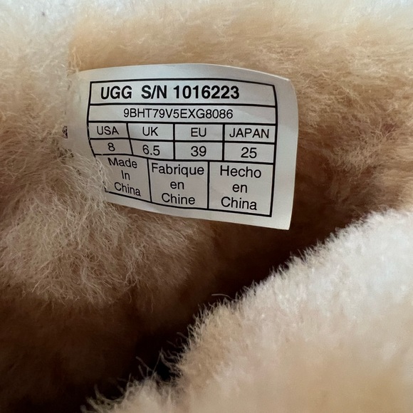 Classic Short II Uggs - Picture 5 of 5